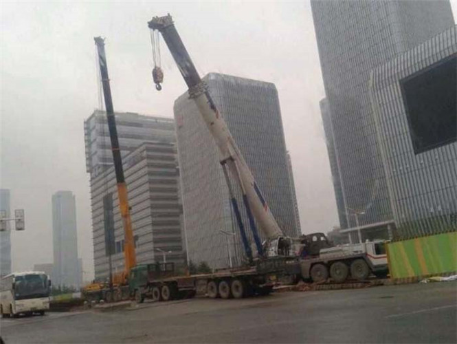 麻江县25吨吊车能吊多重设备？